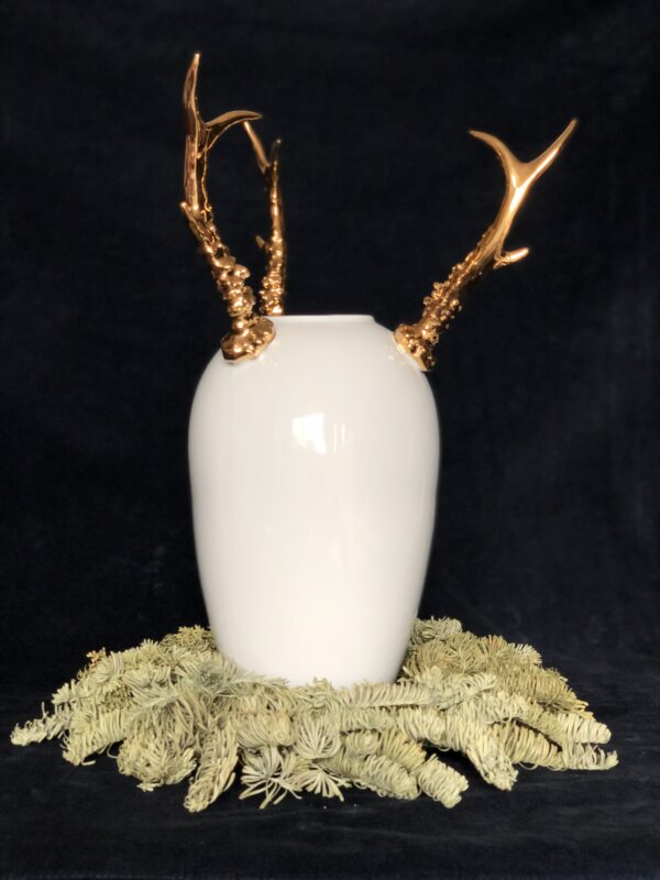 Retro Style Porcelain Flower Vase with Deer Horns - Image 3