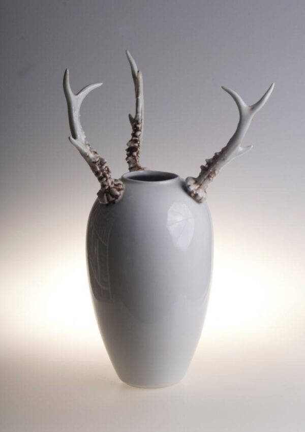 Retro Style Porcelain Flower Vase with Deer Horns - Image 2