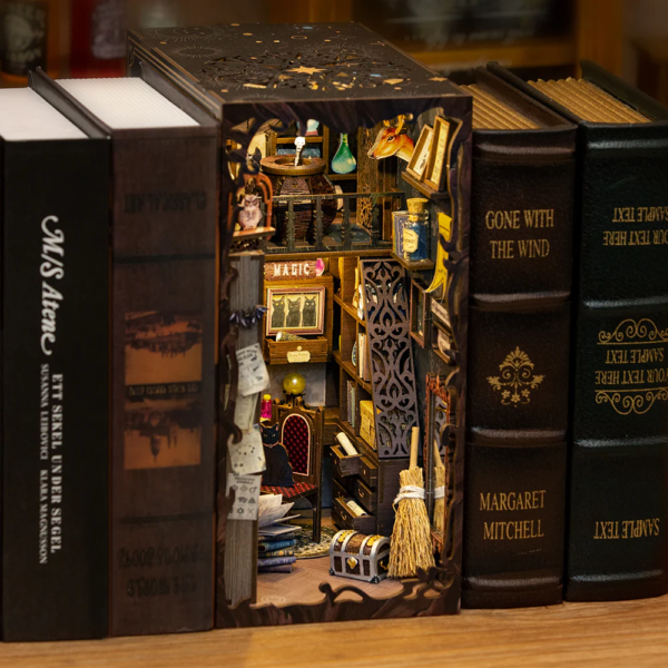 Magic Pharmacist Book Nook - Image 3