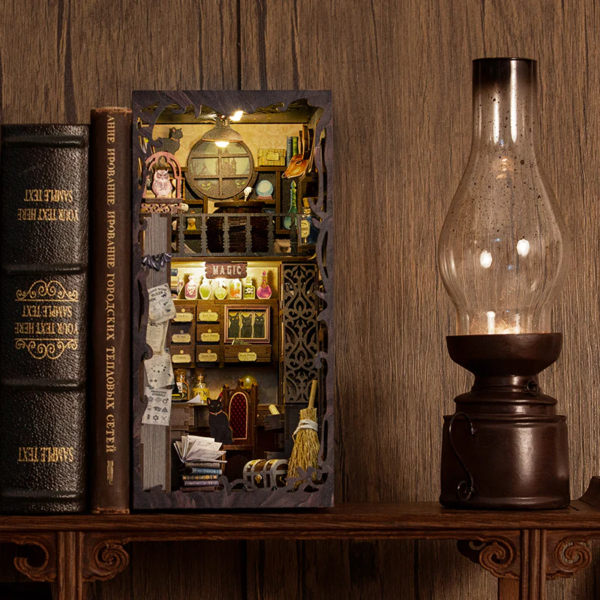 Magic Pharmacist Book Nook - Image 4