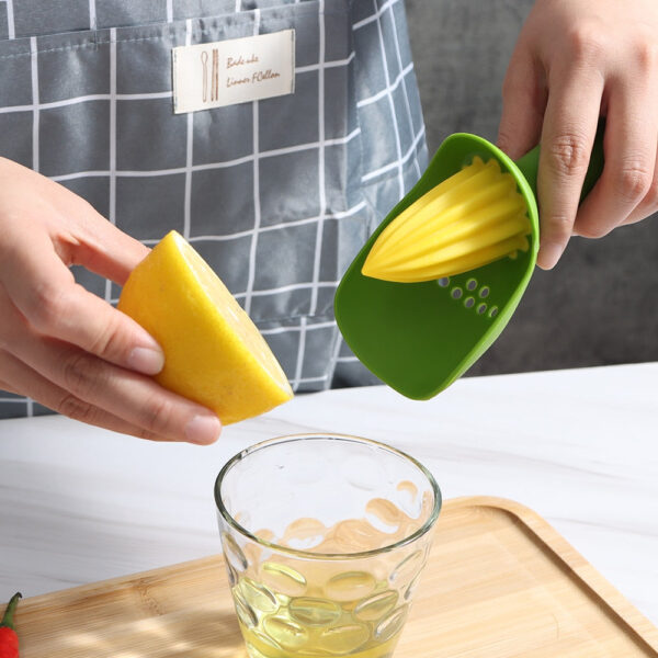 Portable Manual Fruit Squeezer
